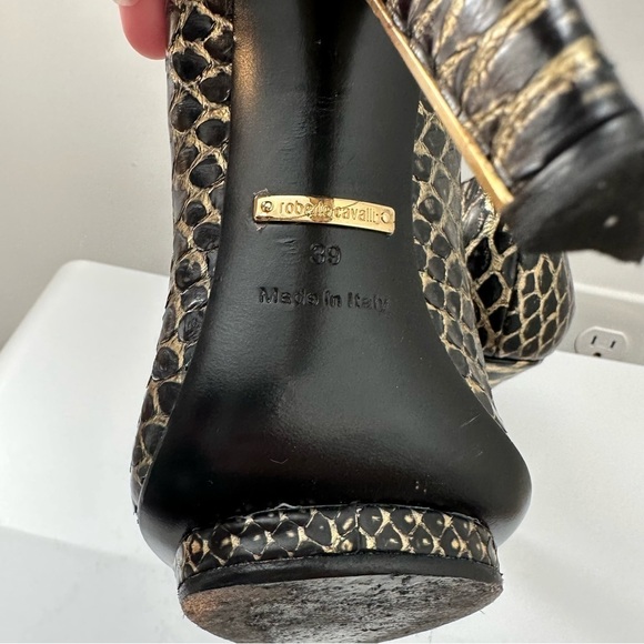 Roberto Cavalli black and gold snake print platform heels - Picture 3 of 10